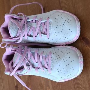 Gently Used Like New Under Armour Basketball shoes 4y